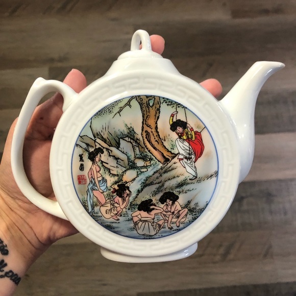 Gorgeous Korean Concubine Teapot & Tea Cup Set - Picture 4 of 7